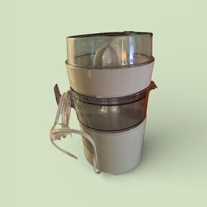 Oster White Citrus Juicer with Clear Accents